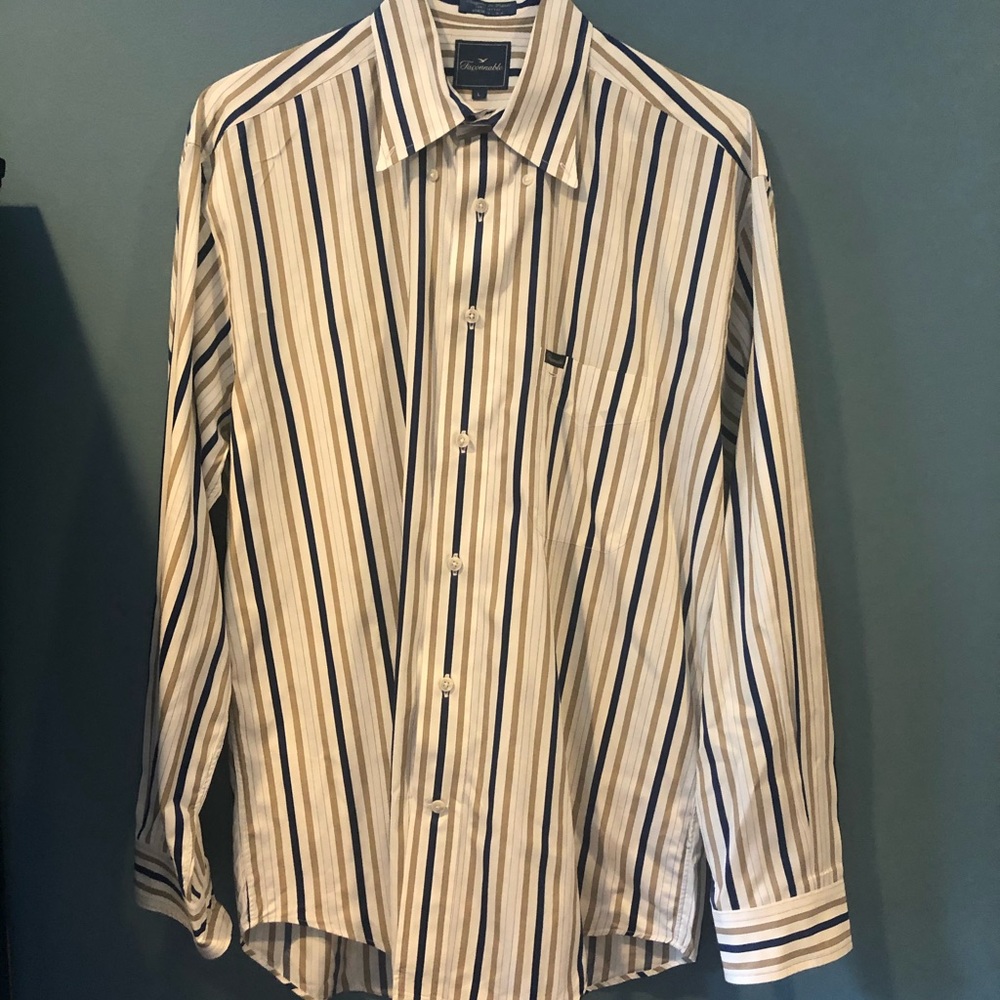 Facconable Button Down